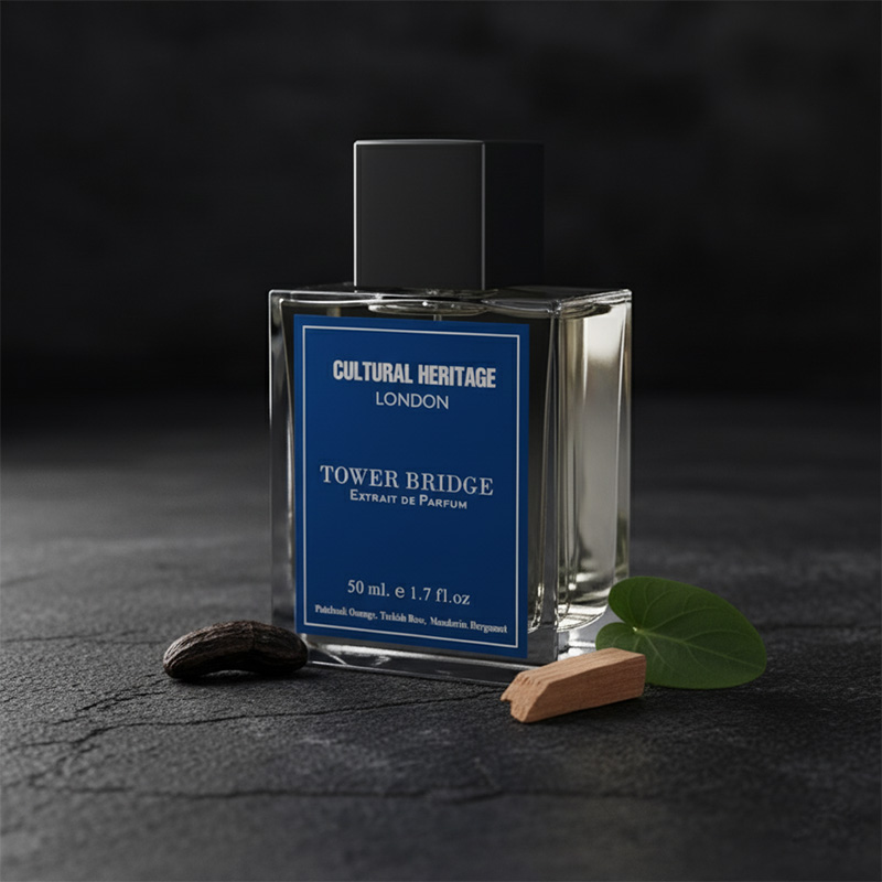 Cashmere Wood Tonka Bean Scent Close-Up